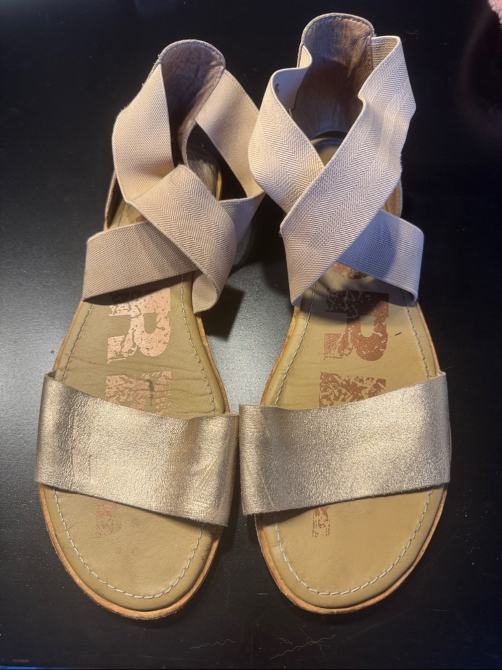Sorel Women's Metallic Rose Gold Crisscross Ankle Sandals